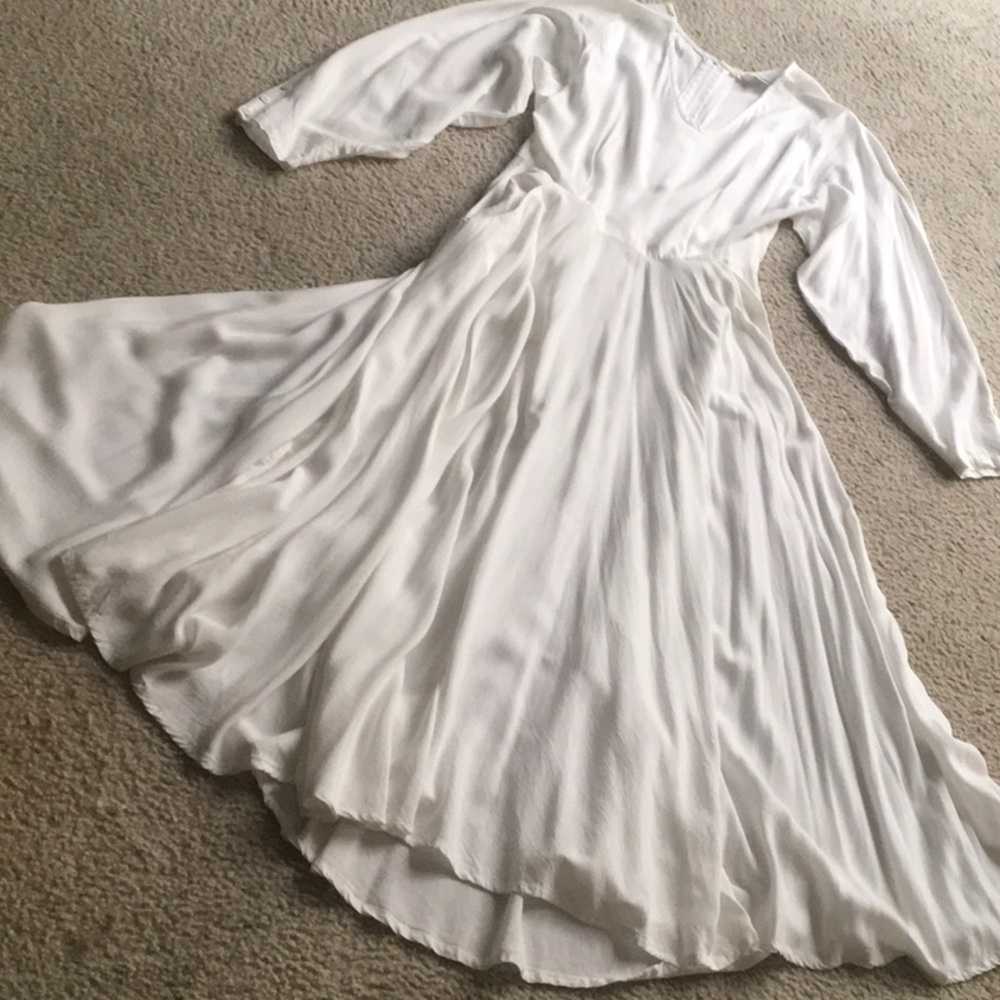 DUNIA/VERY VINTAGE-WHITE 3/4 SLEEVE, FITTED & FULL SKIRT MAXI DRESS